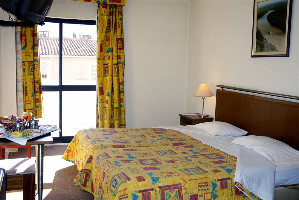 Holiday Inn Express & Suites Lisbon - Principe Real By Ihg Екстериор снимка