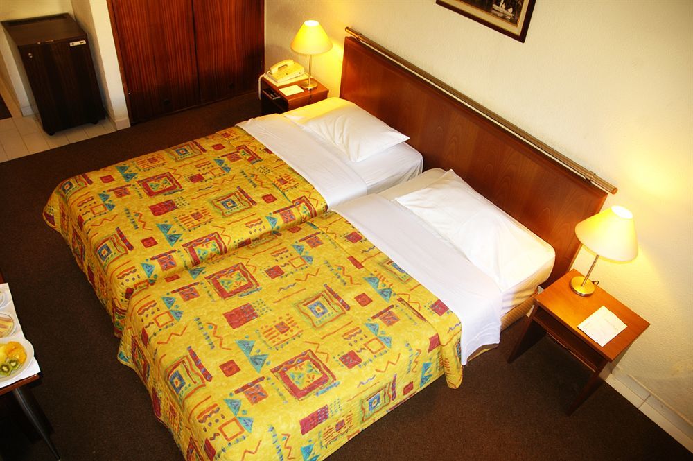Holiday Inn Express & Suites Lisbon - Principe Real By Ihg Екстериор снимка