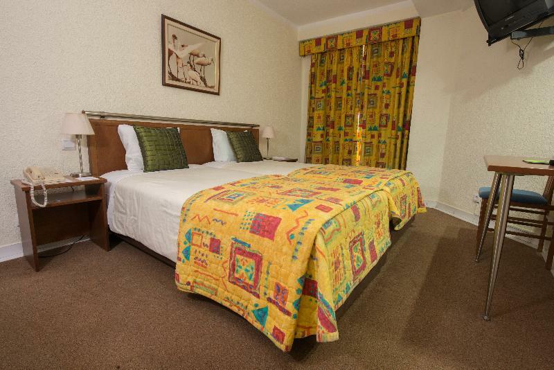 Holiday Inn Express & Suites Lisbon - Principe Real By Ihg Екстериор снимка